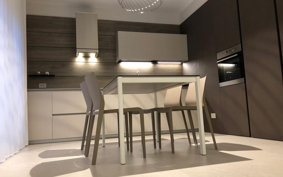 Fluidità tra cucina e living: open space su misura a Santeramo